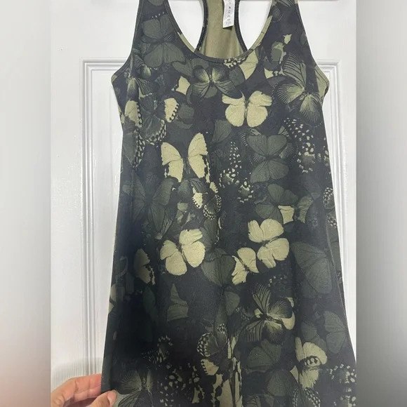 Size 8 Women Lululemon Tank Top Like New. - Picture 2 of 5